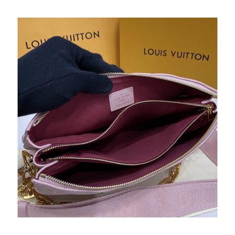 louis vuitton hot pink coussin.